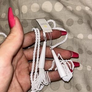 KENDRA SCOTT WHITE LARIAT NECKLACE PHARA